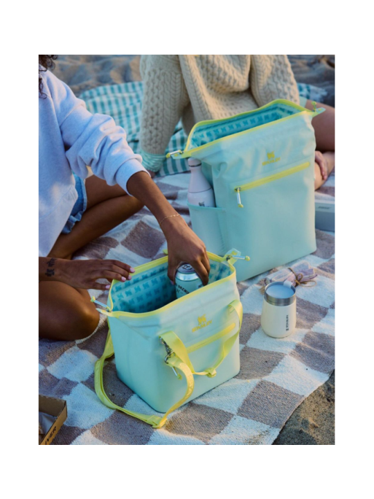 Mochila Hielera Stanley Madeleine Midi Cooler Backpack Mochila Hielera Stanley Madeleine Midi Cooler Backpack